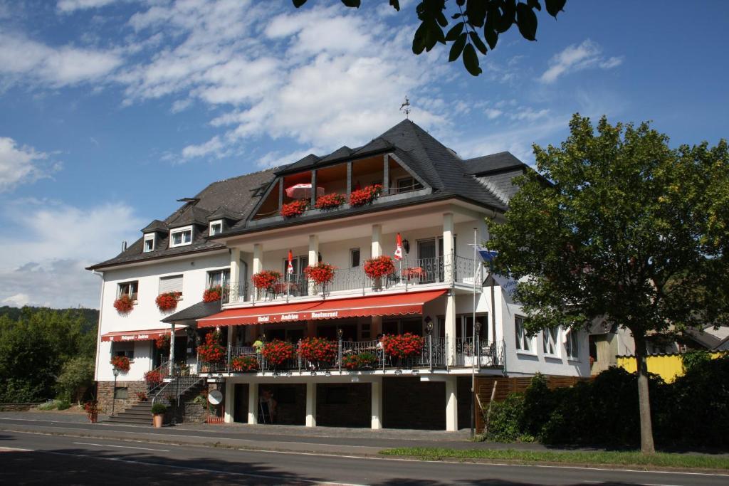 Metzgerei Moselgasthof Andries * Mesenich